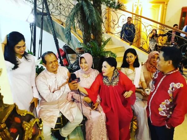 12 Gaya Tunangan Adly Fayruz & Angbeen Rishi, Unik Pakai Adat India