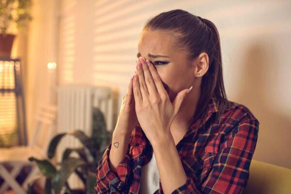 5 Fakta di Balik Cewek yang Cengeng Alias Suka Menangis