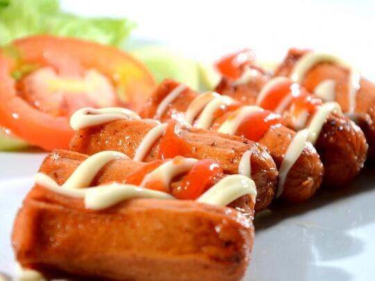 Bahaya! Makan Sosis Bisa Kena Kanker Usus