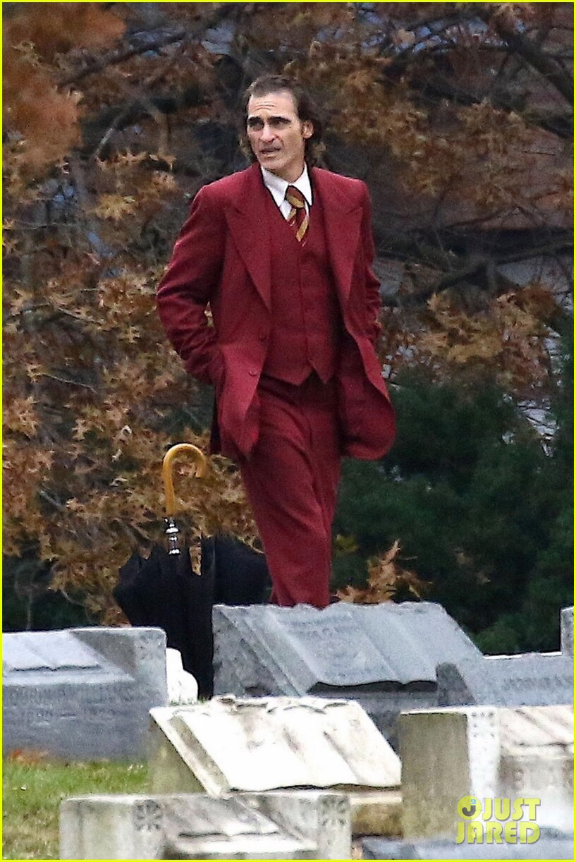 Foto Joker ala Joaquin Phoenix di Pemakaman