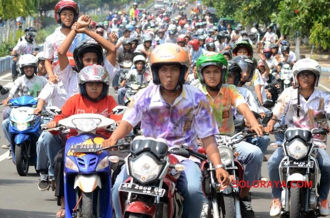 Sekolah Biasa VS Pesantren