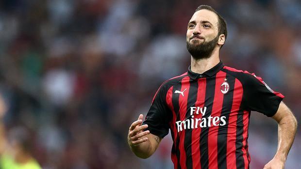 Higuain Tunggu Ajakan Sarri Gabung Chelsea