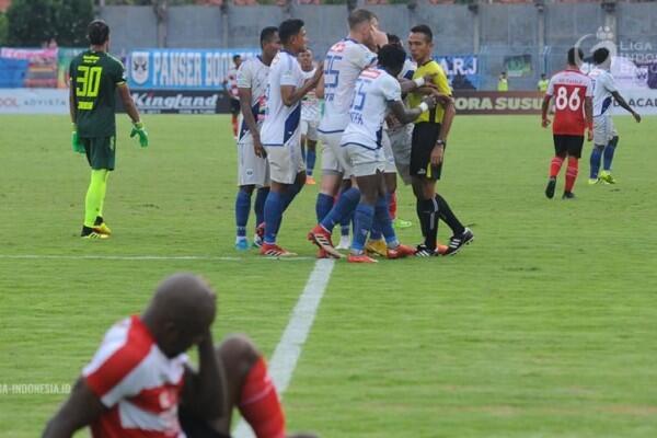Penalti Menit Akhir Madura United Pupus Harapan PSIS Dulang Poin Penuh