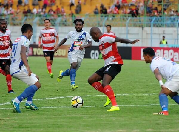 Penalti Menit Akhir Madura United Pupus Harapan PSIS Dulang Poin Penuh