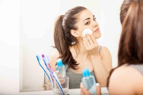 Skincare 101: Benzoyl Peroxide vs. Salicylic Acid, Bagusan yang Mana?