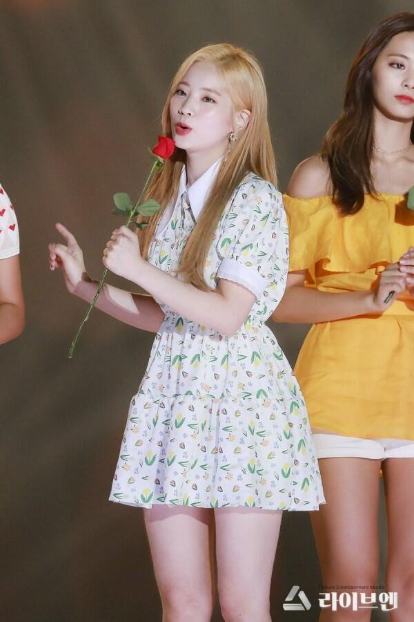 Imut dan Girly, Ini Gaya Kece Dahyun TWICE yang Bisa Kamu Tiru!