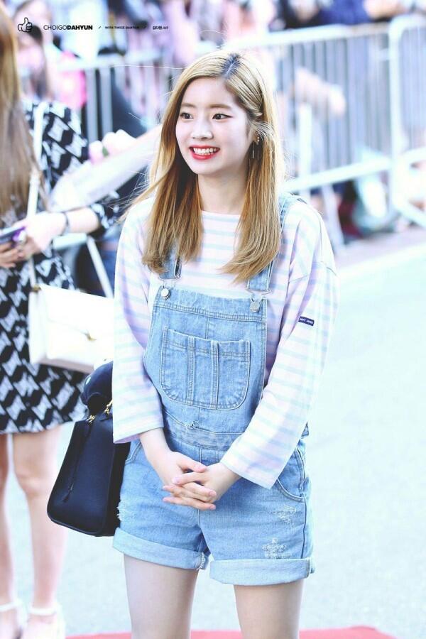Imut dan Girly, Ini Gaya Kece Dahyun TWICE yang Bisa Kamu Tiru!