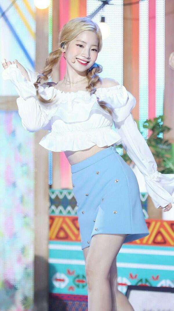 Imut dan Girly, Ini Gaya Kece Dahyun TWICE yang Bisa Kamu Tiru!