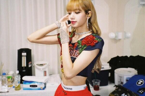 Punya Acara TV Sendiri, Intip Keseruan Lisa BLACKPINK!