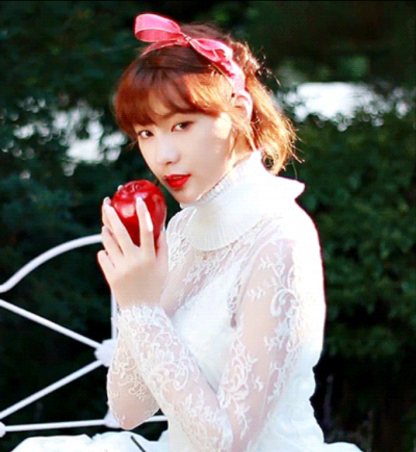 10 Potret Artis Korea Saat Bergaya Ala Snow White, Mana Paling Mirip?