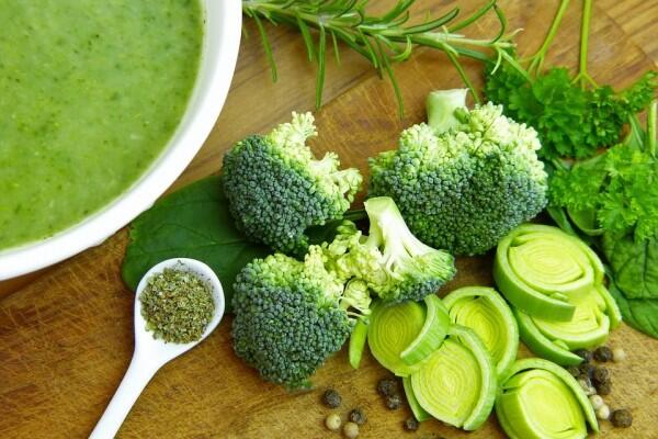 7 Makanan Ini Ternyata Lebih Sehat kalau Dimakan Mentah, Suka Mana?