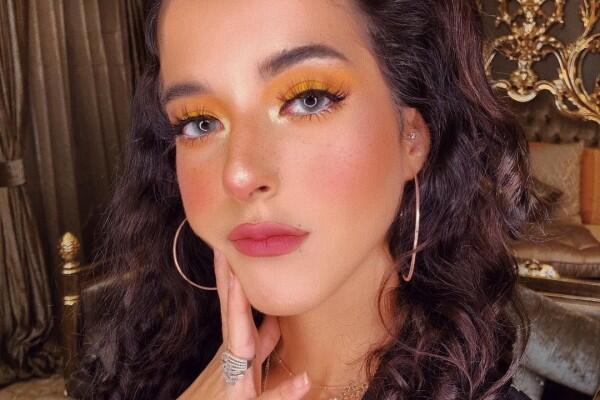 10 Potret Tasya Farasya dengan Bold Make Up, Cetar Abis!