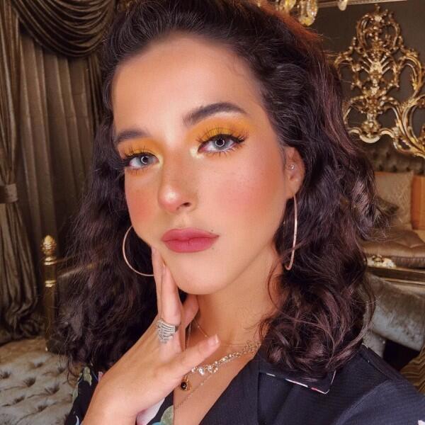 10 Potret Tasya Farasya dengan Bold Make Up, Cetar Abis!