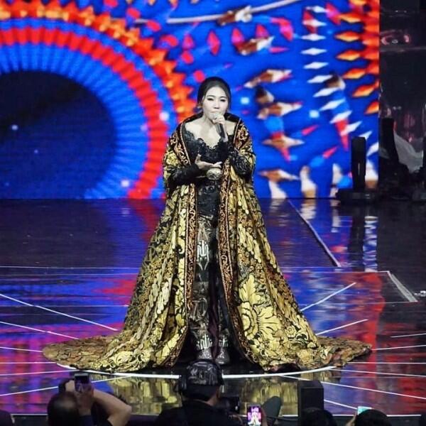 10 Adu Gaya Kebaya Artis Dangdut, Kasual sampai Mewah Penuh Payet!