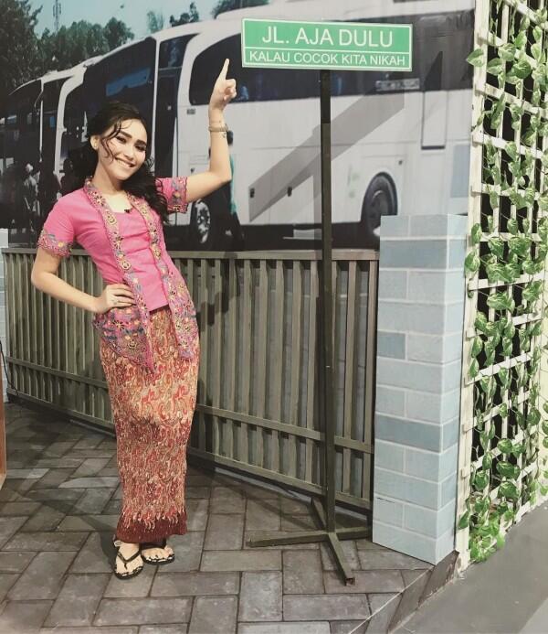 10 Adu Gaya Kebaya Artis Dangdut, Kasual sampai Mewah Penuh Payet!