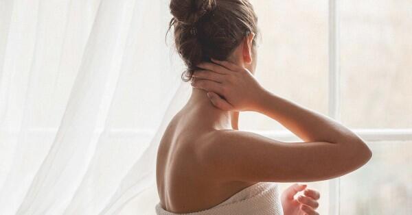 7 Cara Terbaik Mengatasi Sakit Leher Karena Salah Posisi ataupun Gerak