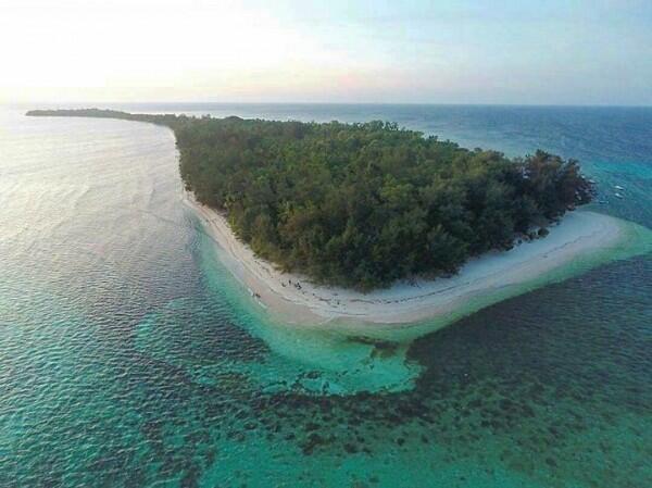 Bikin Betah Nyemplung! Ini 5 Spot Snorkeling Keren di Sulawesi Selatan