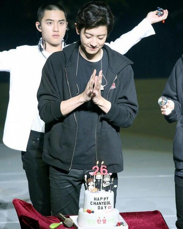 Genap 27 Tahun, 10 Potret Chanyeol EXO yang Makin Matang