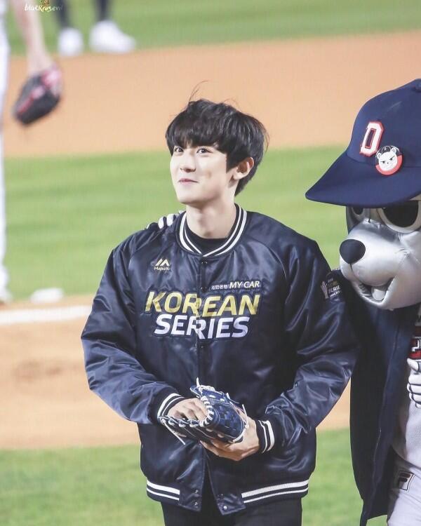Genap 27 Tahun, 10 Potret Chanyeol EXO yang Makin Matang