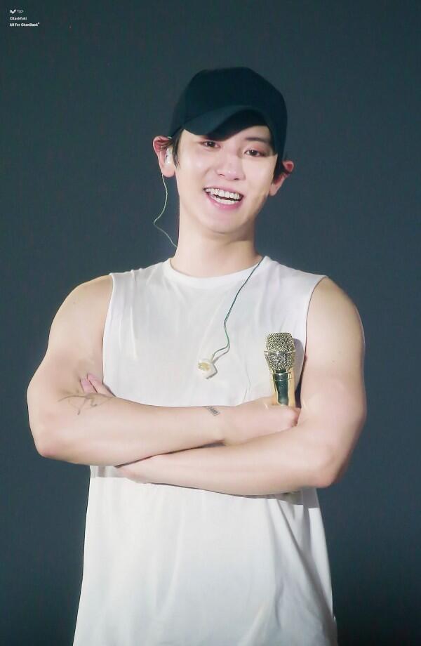 Genap 27 Tahun, 10 Potret Chanyeol EXO yang Makin Matang