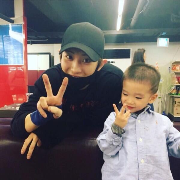 Genap 27 Tahun, 10 Potret Chanyeol EXO yang Makin Matang