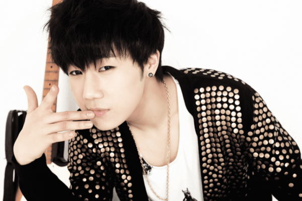 10 Idol KPop Cowok Ini Punya Tangan Super Indah Seperti Wajahnya
