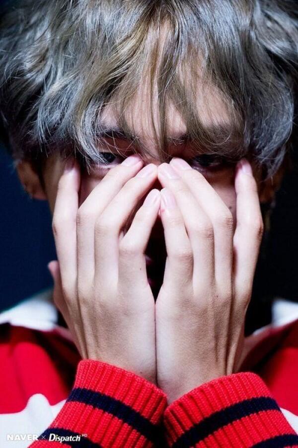 10 Idol KPop Cowok Ini Punya Tangan Super Indah Seperti Wajahnya