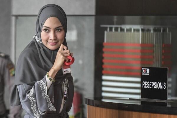 Irwandi Yusuf Umrah di Saudi dengan Steffy Burase Pakai Uang Suap