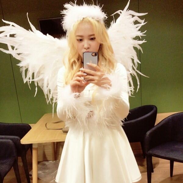 Narsis Abis! Ini Lho Gaya 12 Idol KPop Saat Mirror Selfie