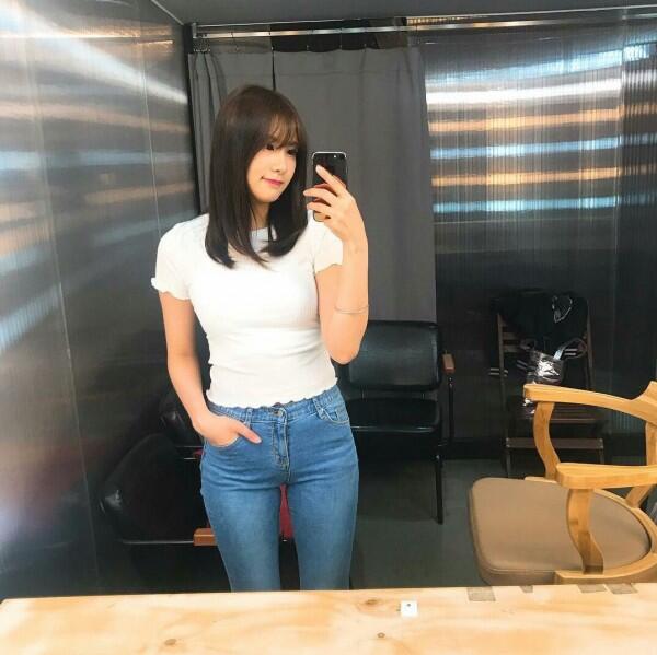 Narsis Abis! Ini Lho Gaya 12 Idol KPop Saat Mirror Selfie