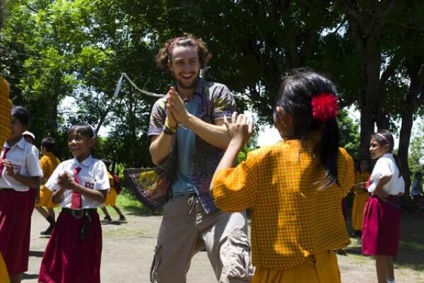 Bikin Bangga, 7 Film Keren Hollywood Ini Syuting di Indonesia Lho!