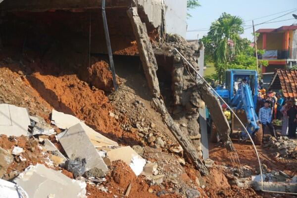 Kronologi Longsor di Jakarta Timur yang Merusak Rumah Warga