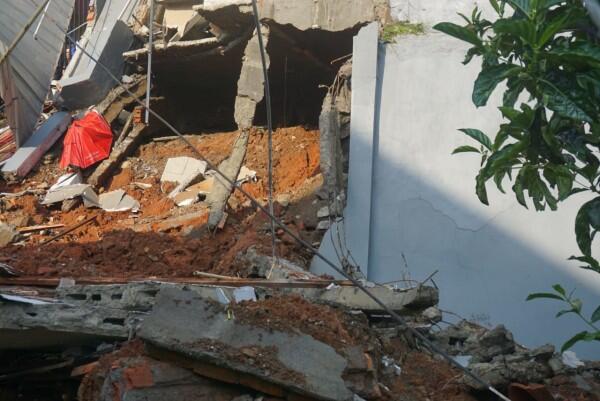 Kronologi Longsor di Jakarta Timur yang Merusak Rumah Warga