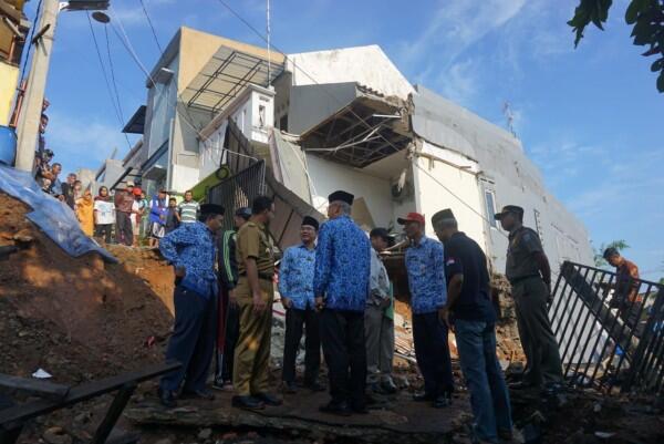 Kronologi Longsor di Jakarta Timur yang Merusak Rumah Warga