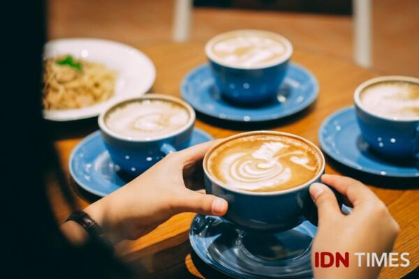 7 Makanan & Minuman Ini Jadi Biasa Aja kalau Gak Pakai Susu, Setuju?