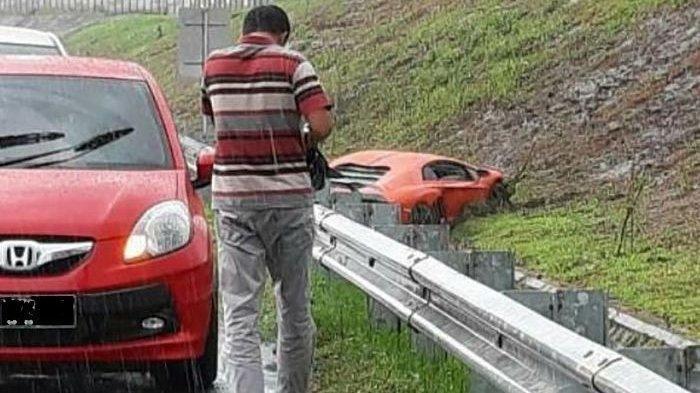 Dipacu 150 Km/Jam, Lamborghini Seharga 5 Miliar Nyungsep di Tol Solo-Sragen