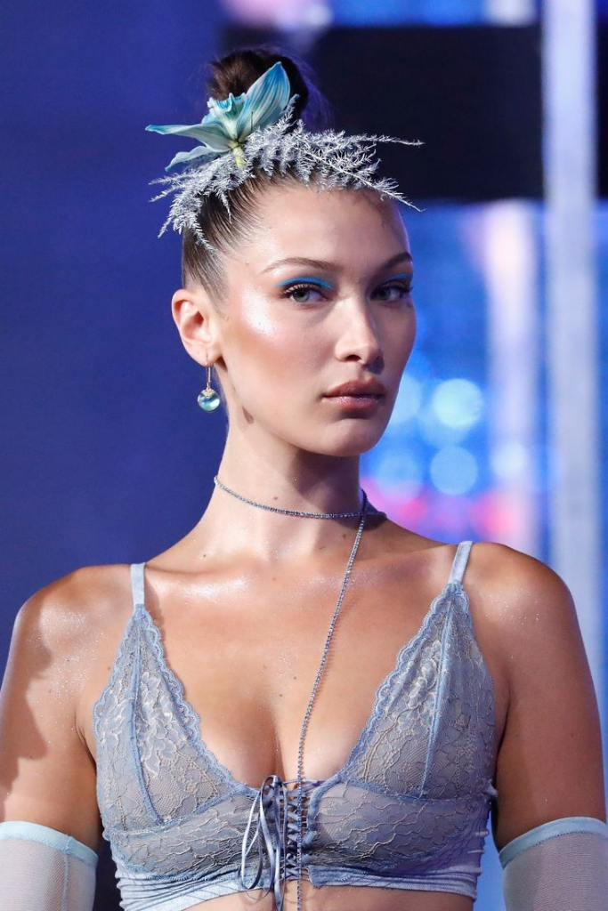 Foto: Promosi Lingerie, Rihanna Seksi Pakai Bodysuit Transparan