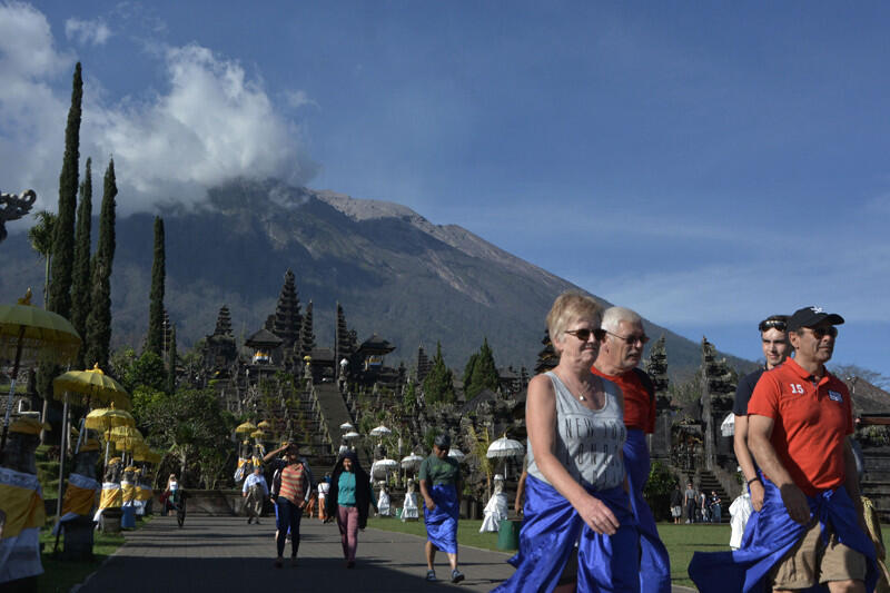 Solusi Menpar Terkait Polemik “Zero Dollar Tour” Bali