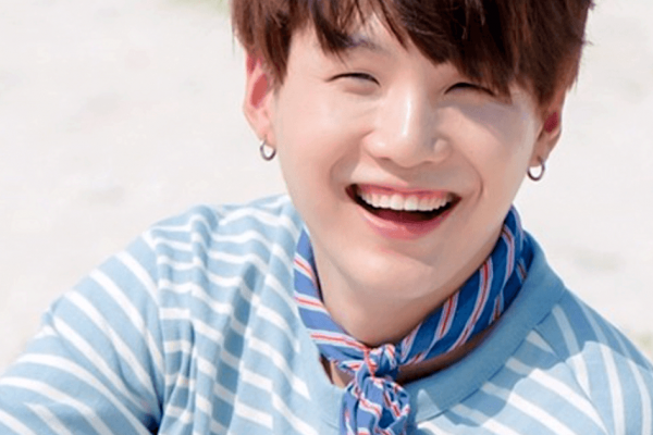 Bikin Tersihir, 10 Idol KPop Ini Punya Gummy Smile Paling Manis!