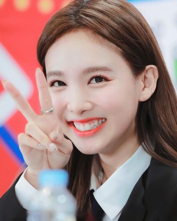 Bikin Tersihir, 10 Idol KPop Ini Punya Gummy Smile Paling Manis!
