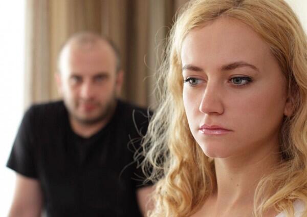 Kenapa Ada Wanita yang Mau Bertahan di Abusive Relationship?