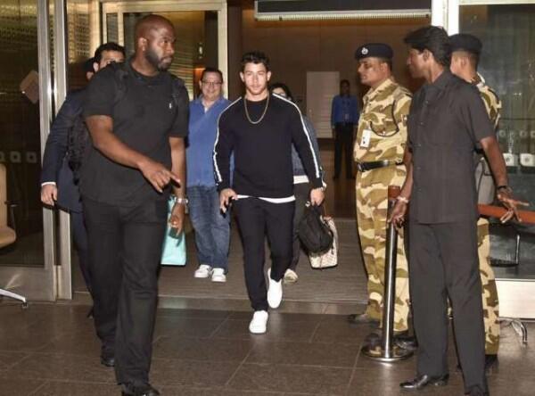 Jonas Brothers Tiba di India, 12 Foto Pesta Prewed Priyanka & Nick