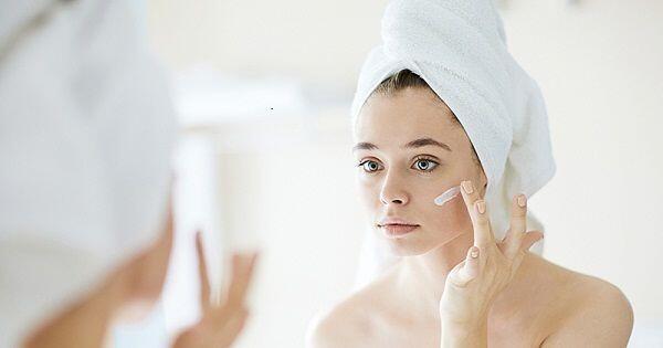 Mau Kulit Lembap? 5 Kandungan Ini Wajib Ada di Skincare Milikmu