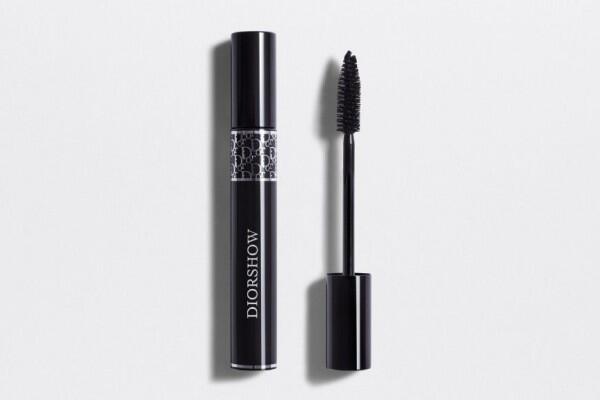 10 Makeup Favorit Kylie Jenner yang Berhasil Menyulapnya Makin Menawan