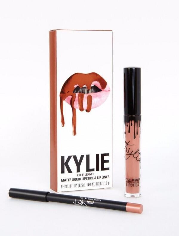 10 Makeup Favorit Kylie Jenner yang Berhasil Menyulapnya Makin Menawan