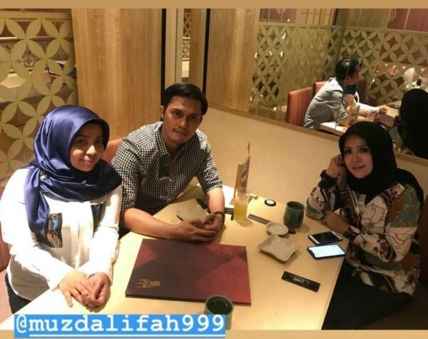 Beda Usia 15 Tahun, 9 Potret Kedekatan Muzdalifah & Fadel Islami