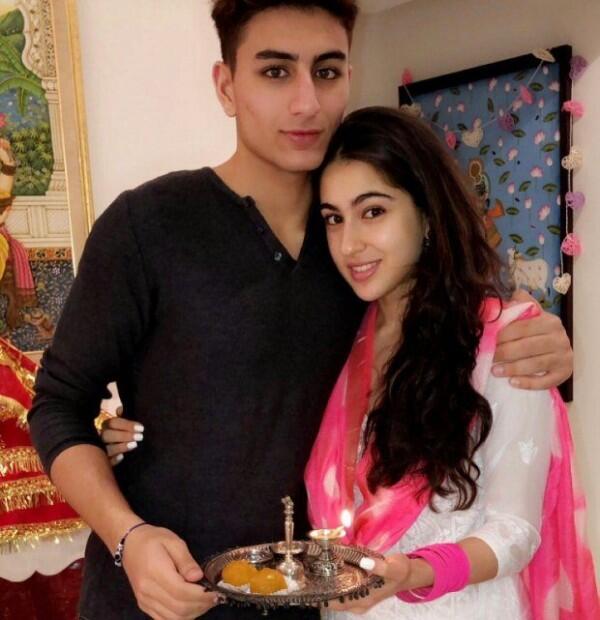 10 Potret Anggun nan Memikat Sara Ali Khan, Putri Tiri Kareena Kapoor