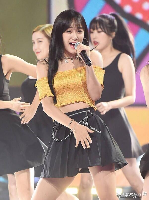 9 Mix and Match Outfit Warna Kuning ala Se-jeong Gugudan, Chic Abis!