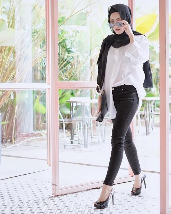 10 Inspirasi Hijab untuk ke Kantor ala Beauty Vlogger Septrina Rams