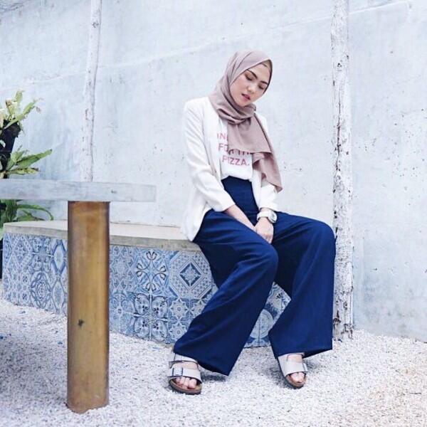 10 Inspirasi Hijab untuk ke Kantor ala Beauty Vlogger Septrina Rams